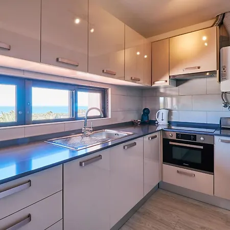 Carina Mit Wunderschoenen Meerlblick Armação de Pêra