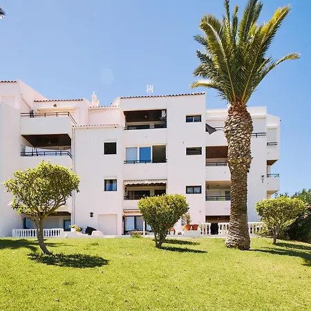 Carina Mit Wunderschoenen Meerlblick * Armação de Pêra