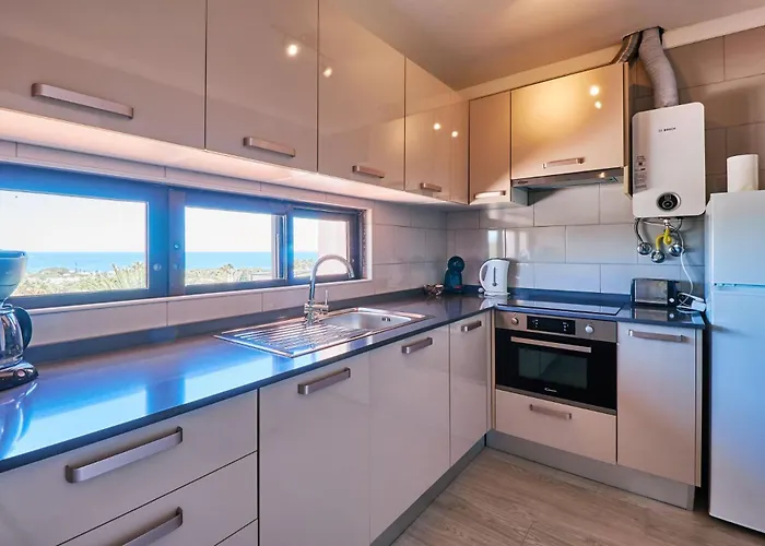 Carina Mit Wunderschoenen Meerlblick Armação de Pêra