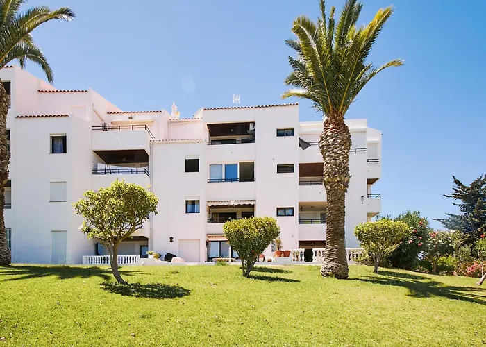 Carina Mit Wunderschoenen Meerlblick * Armação de Pêra